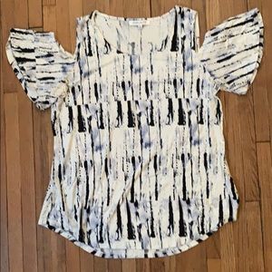 {Rose & Olive} NWOT Cold Shoulder Top
